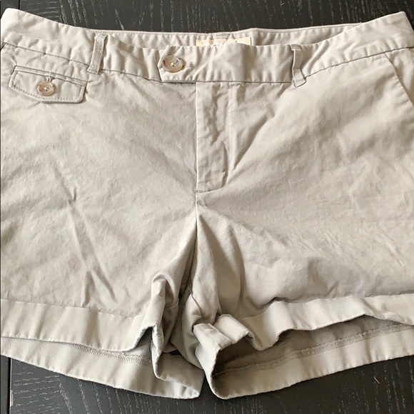 Banana Republic Pants - Banana Republic gray shorts size 10
